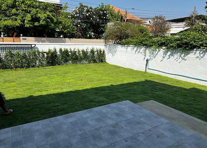 Holiday home 5 Beds Private Garden 452sqm Pet Relax *