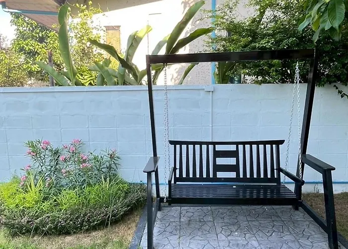 5 Beds Private Garden 452sqm Pet Relax