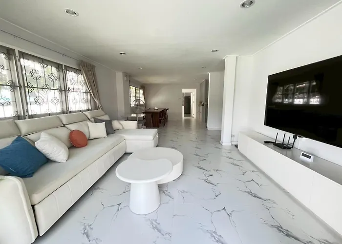 5 Beds Private Garden 452sqm Pet Relax Bangkok